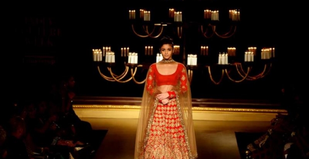Bubbly Alia Bhatt becomes the regal bride for Manish Malhotra!
