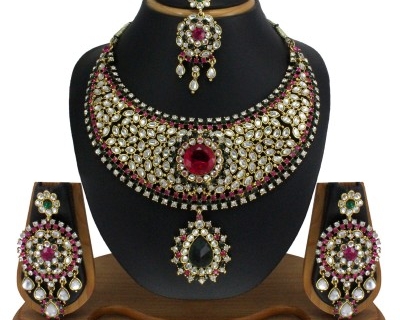 A Necklace for every neck