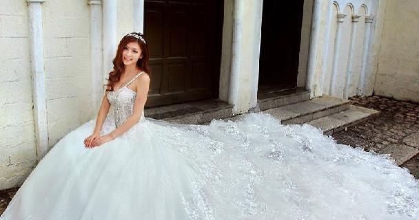 Budget fashionista- Super stylish designer wedding Dress for your D day!