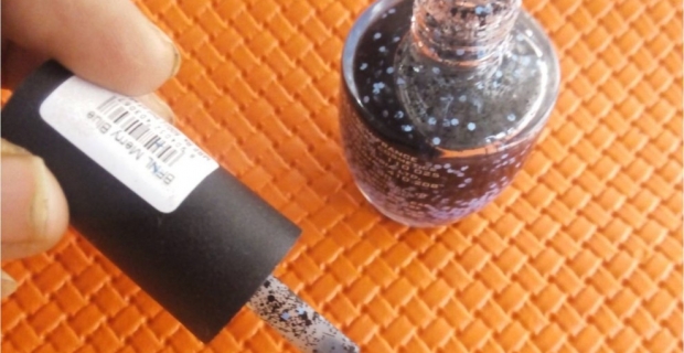 Colorbar’s new Black Fiesta Nail lacquer for Confetti Nail art lovers!