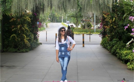 Summer Look – Distressed Denim Dungarees!
